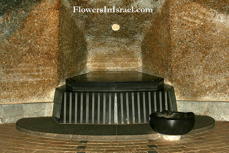 Zichron Yaakov, Ramat HaNadiv, Memorial Gardens, the crypt